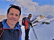 46 Il Mincucco in vista, ma faticoso e pericoloso tracciare neve dura su pendio scosceso